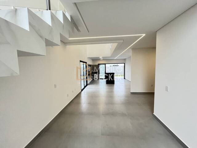 Casa em condomínio para Venda em São José dos Campos - 2