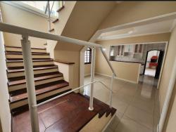 Casa para Venda em São José dos Campos - 4